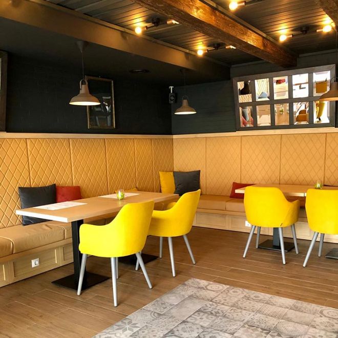 Design interior cafenea: Cum a reușit Maia Bistro să se diferențieze în Reghin